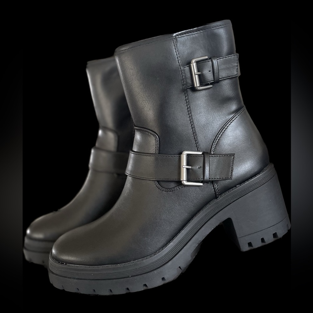 Brand new, still in the box, beautiful leather Falls Creek, heel boot!
